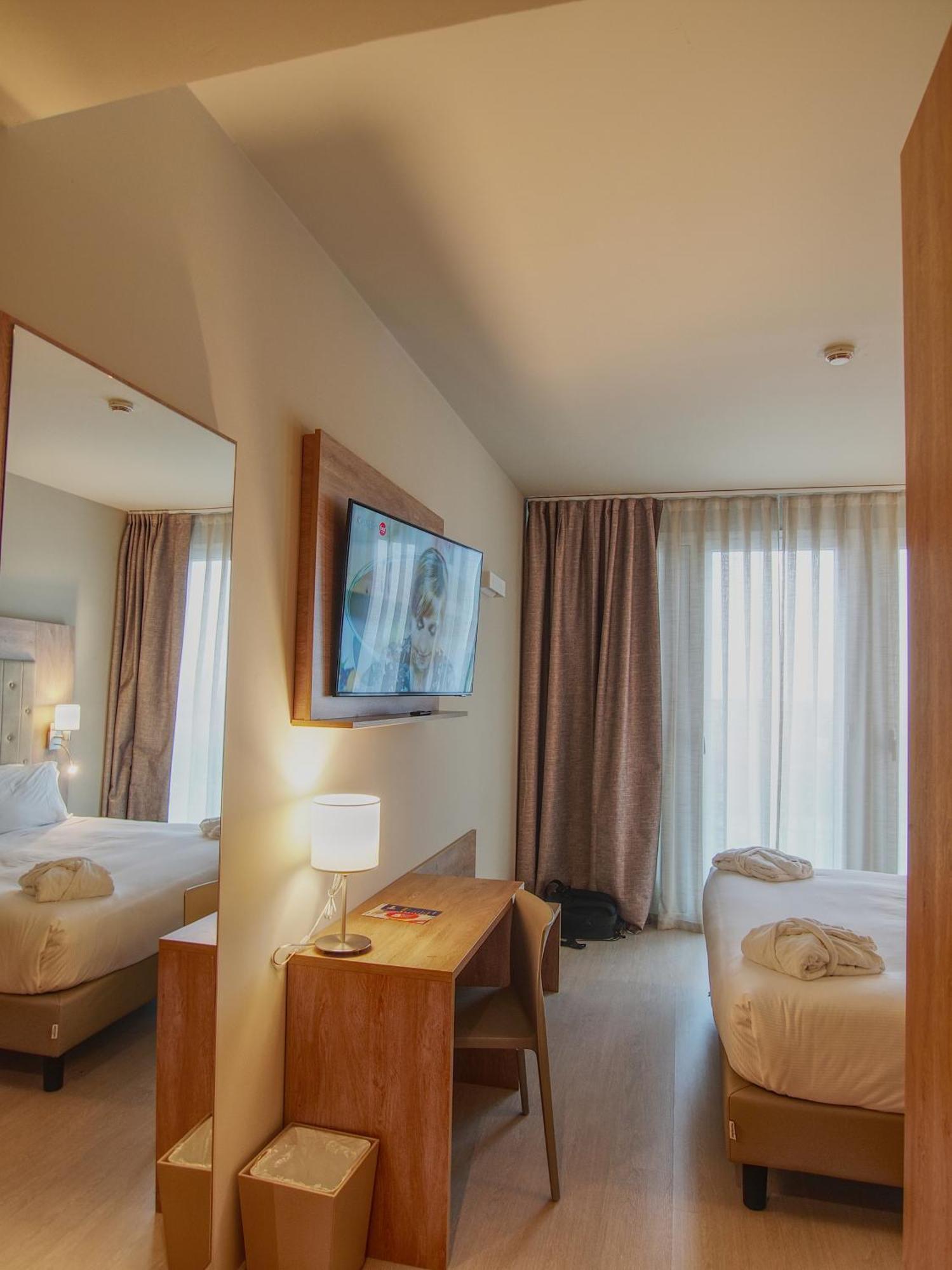 Tower Hotel Malpensa Busto Arsizio Esterno foto
