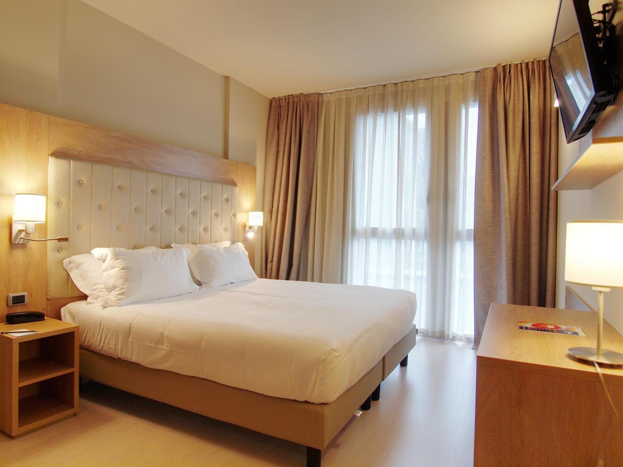 Tower Hotel Malpensa Busto Arsizio Esterno foto