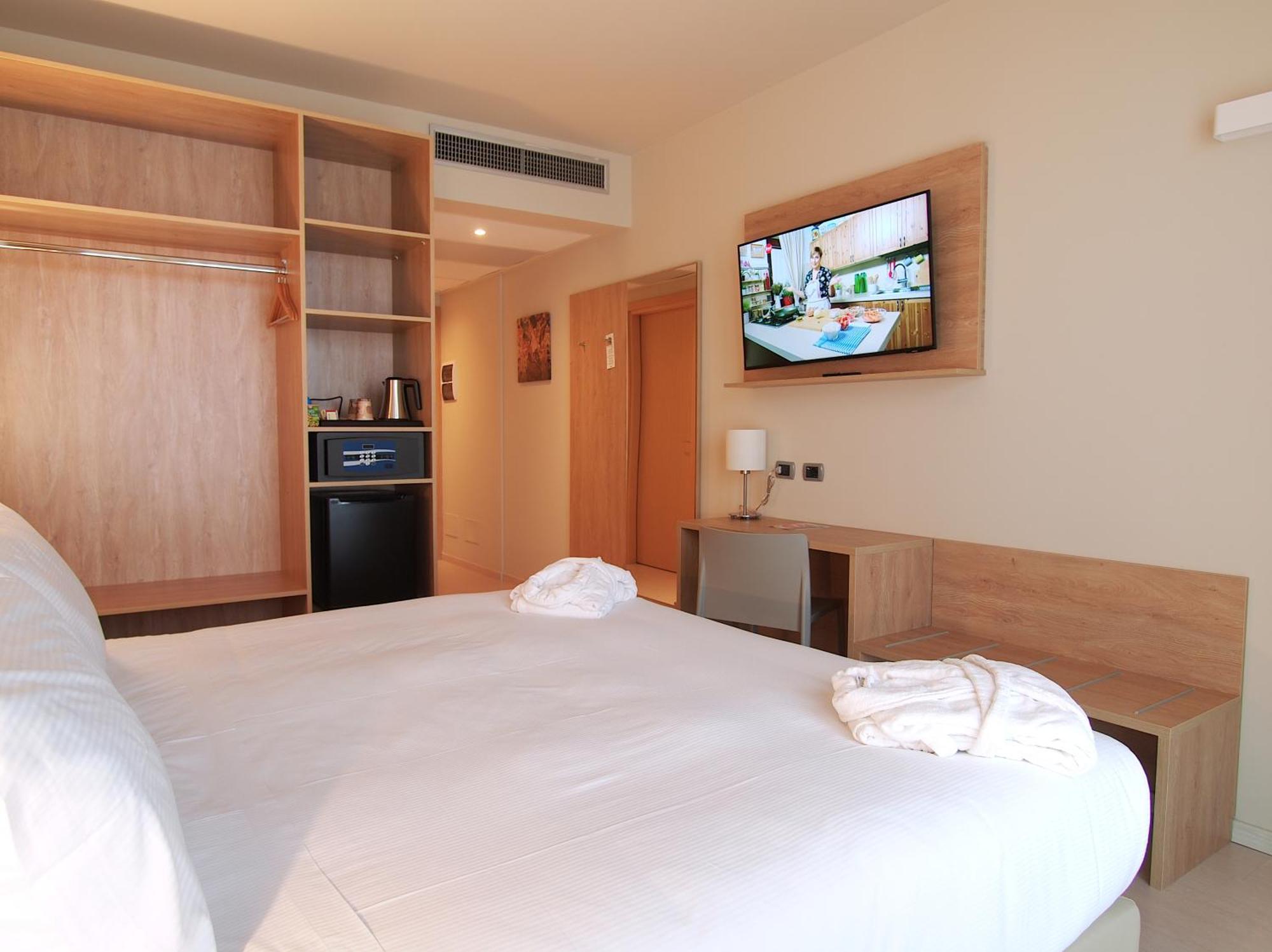 Tower Hotel Malpensa Busto Arsizio Esterno foto