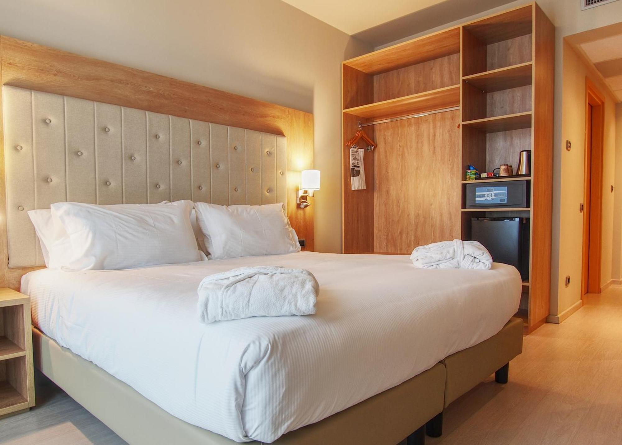 Tower Hotel Malpensa Busto Arsizio Esterno foto