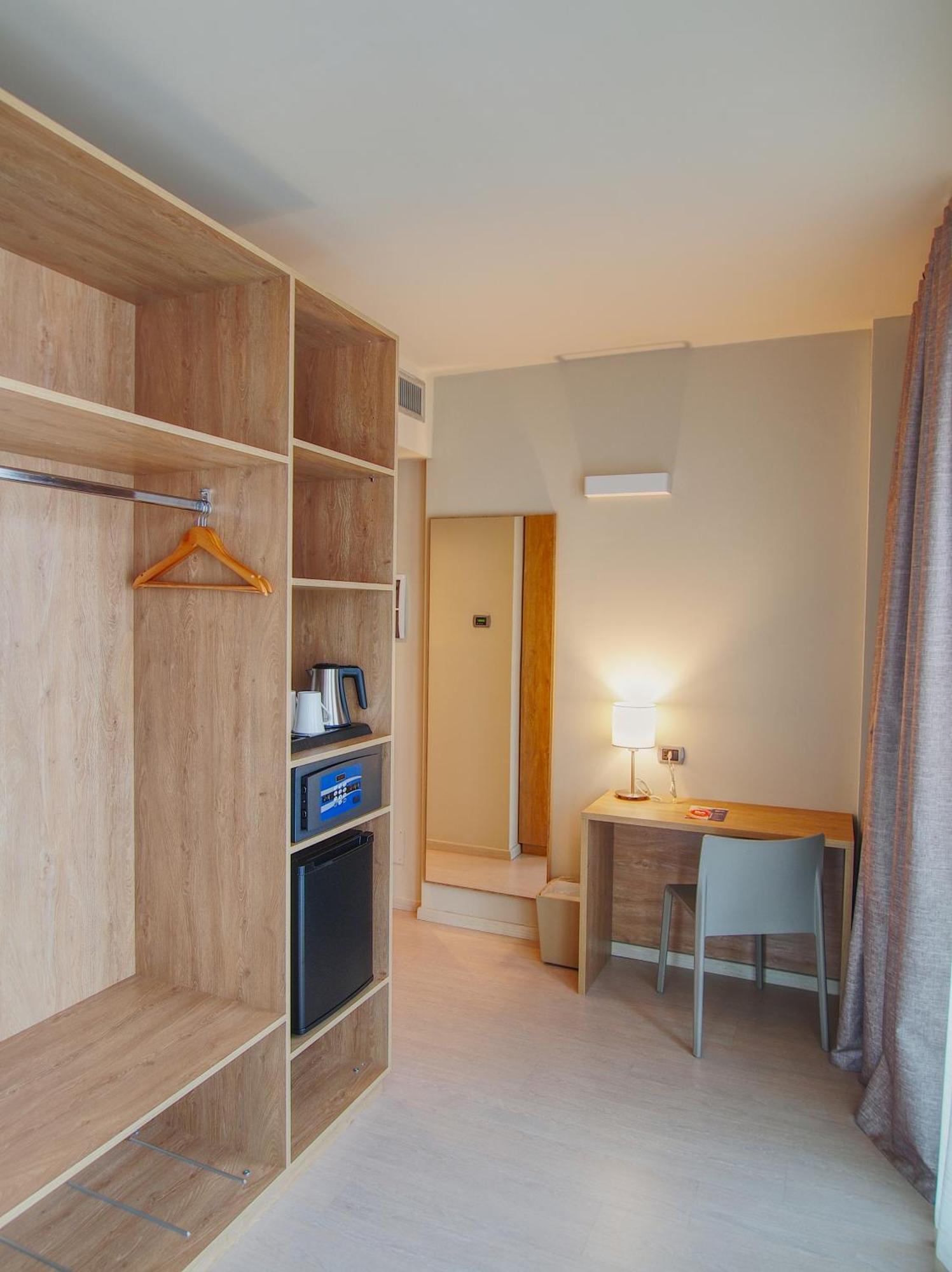 Tower Hotel Malpensa Busto Arsizio Esterno foto