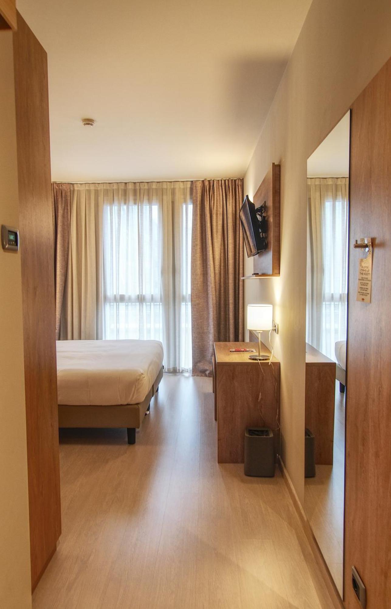 Tower Hotel Malpensa Busto Arsizio Esterno foto